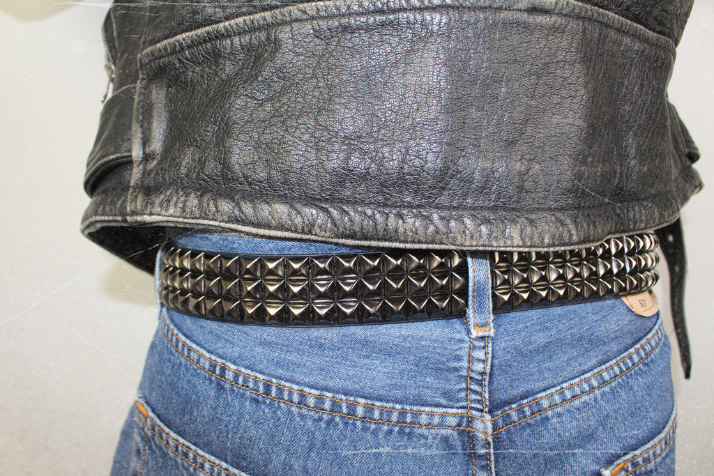 studded belt | pyramiden nietengürtel