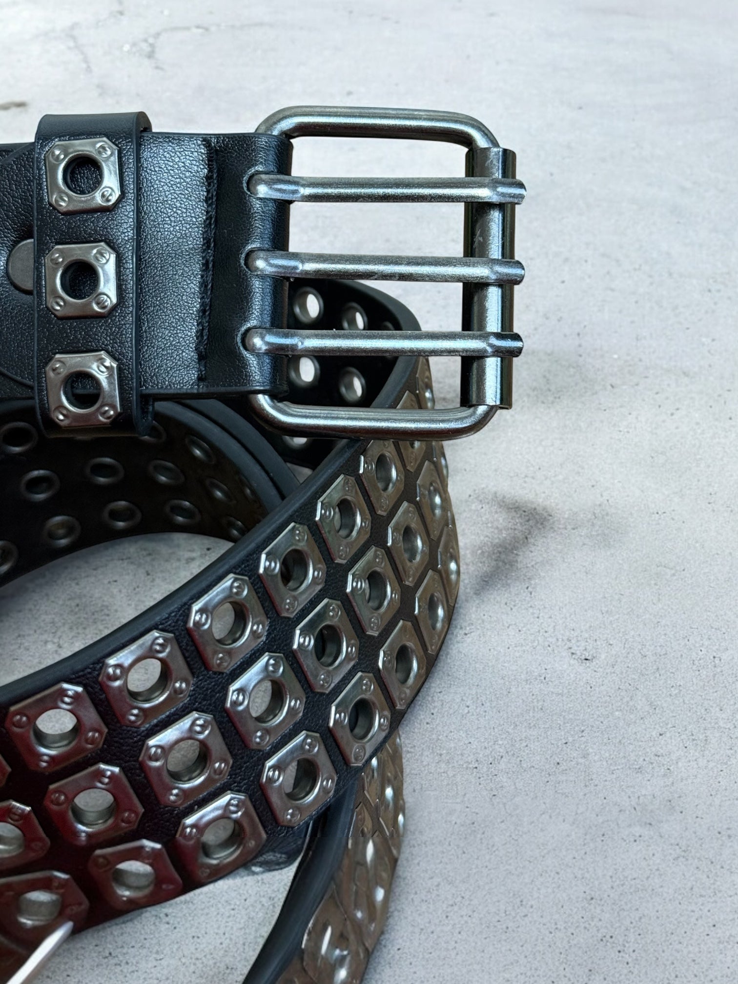 studded belt | nietengürtel