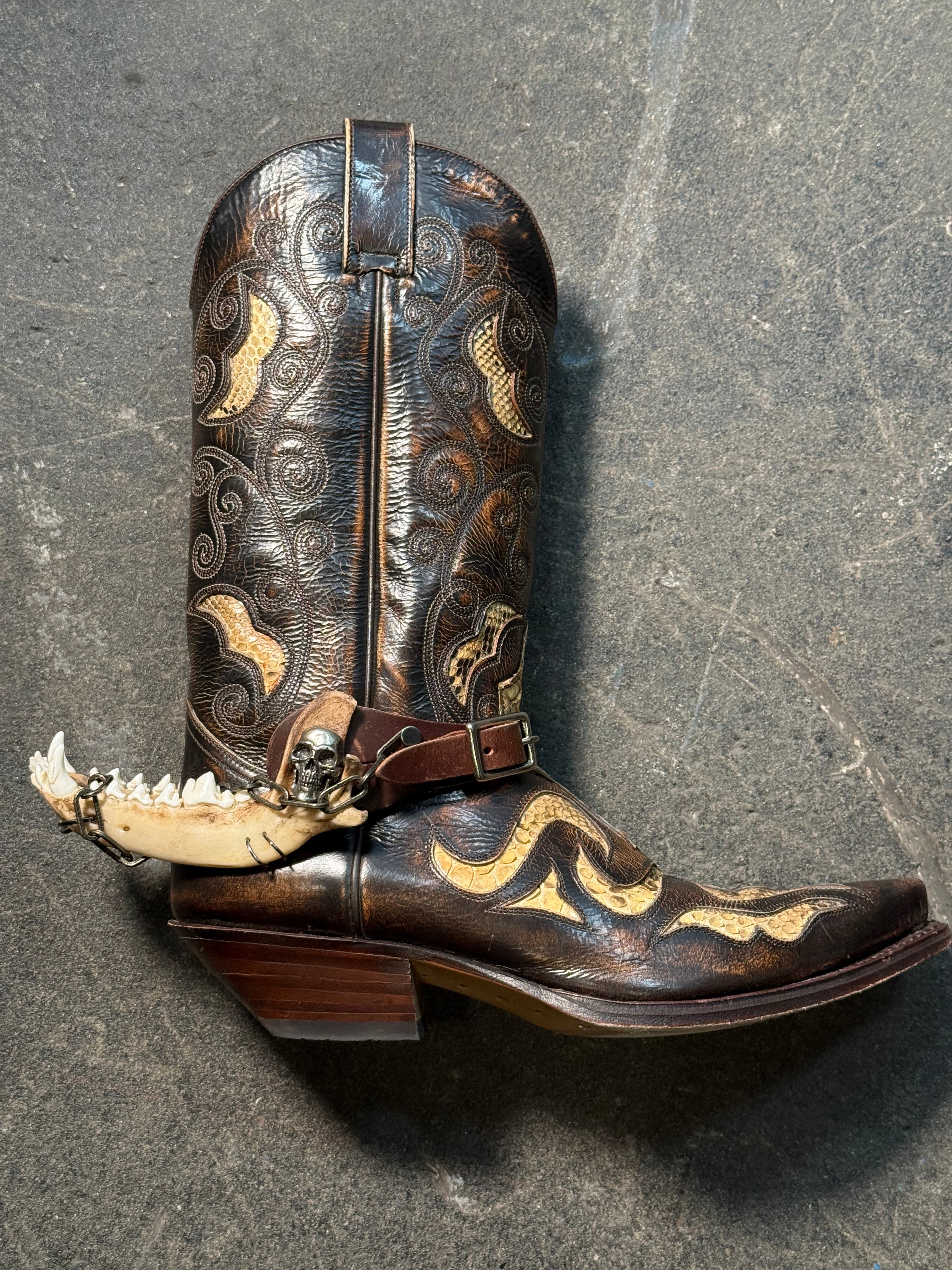 handmade coyote jaw spur straps & skull set | kojoten kiefer & totenkopf stiefelriemen set
