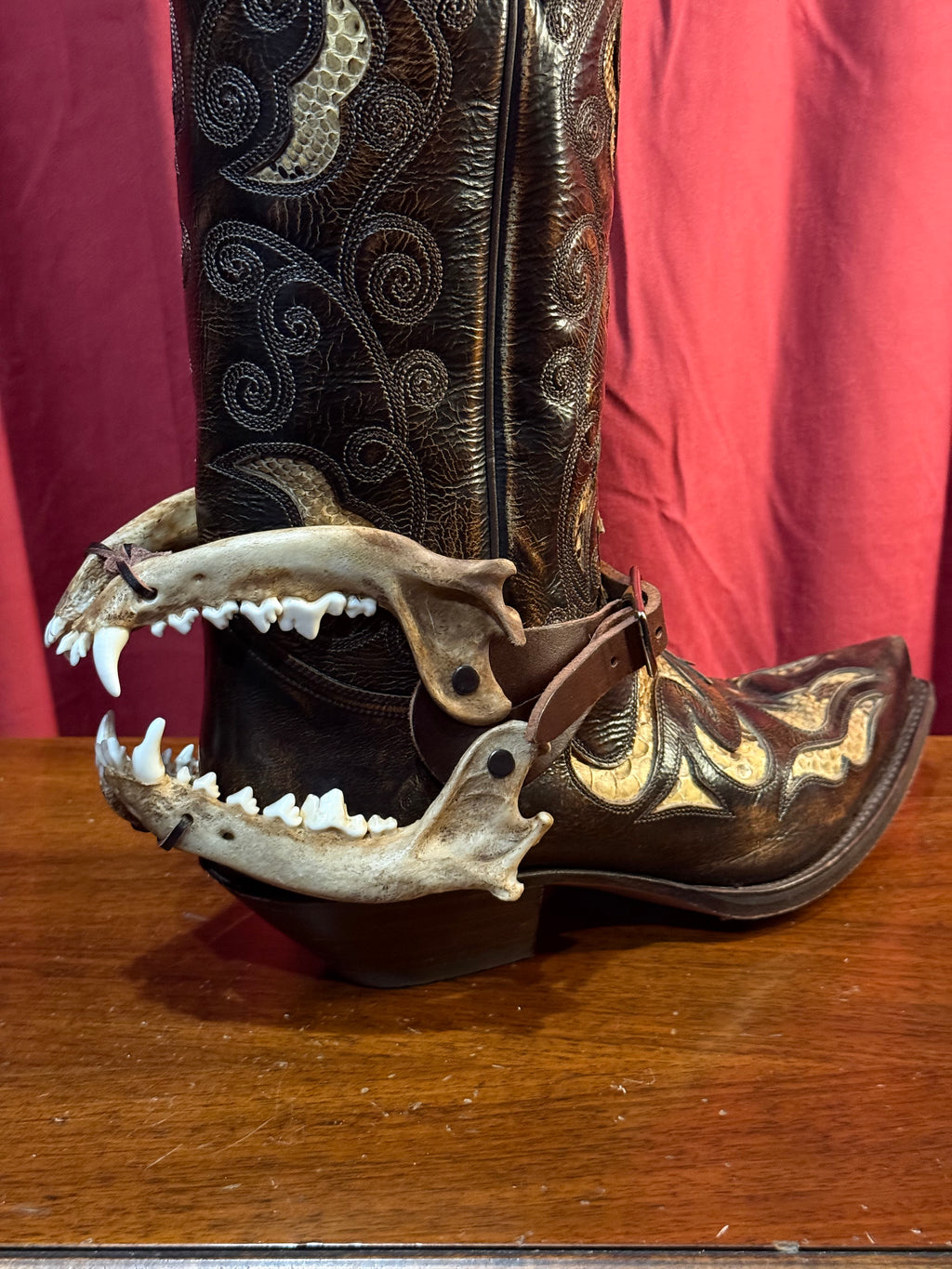 handmade coyote bite jaw spur straps set | kojoten kiefer biss stiefelriemen set