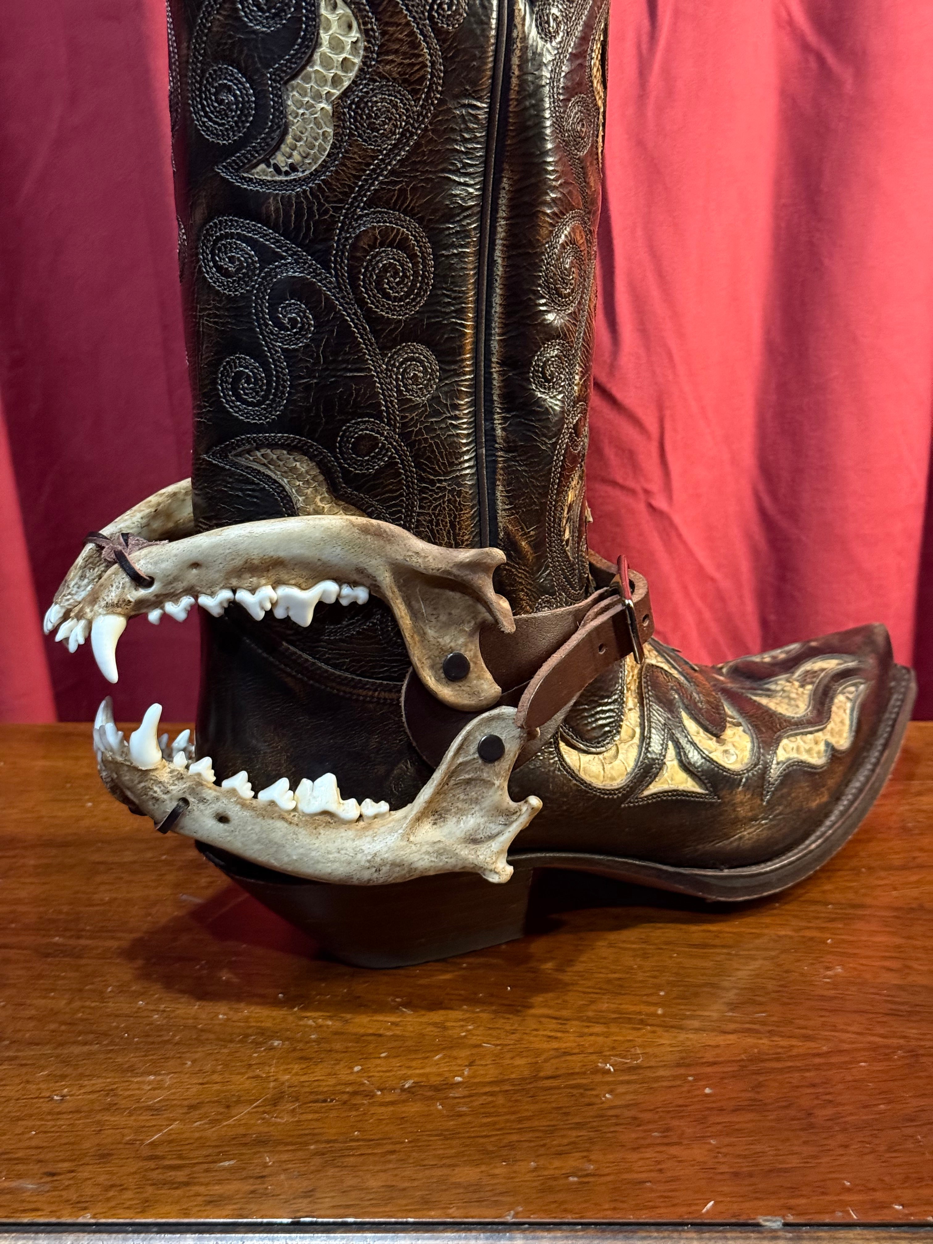handmade coyote bite jaw spur straps set | kojoten kiefer biss stiefelriemen set