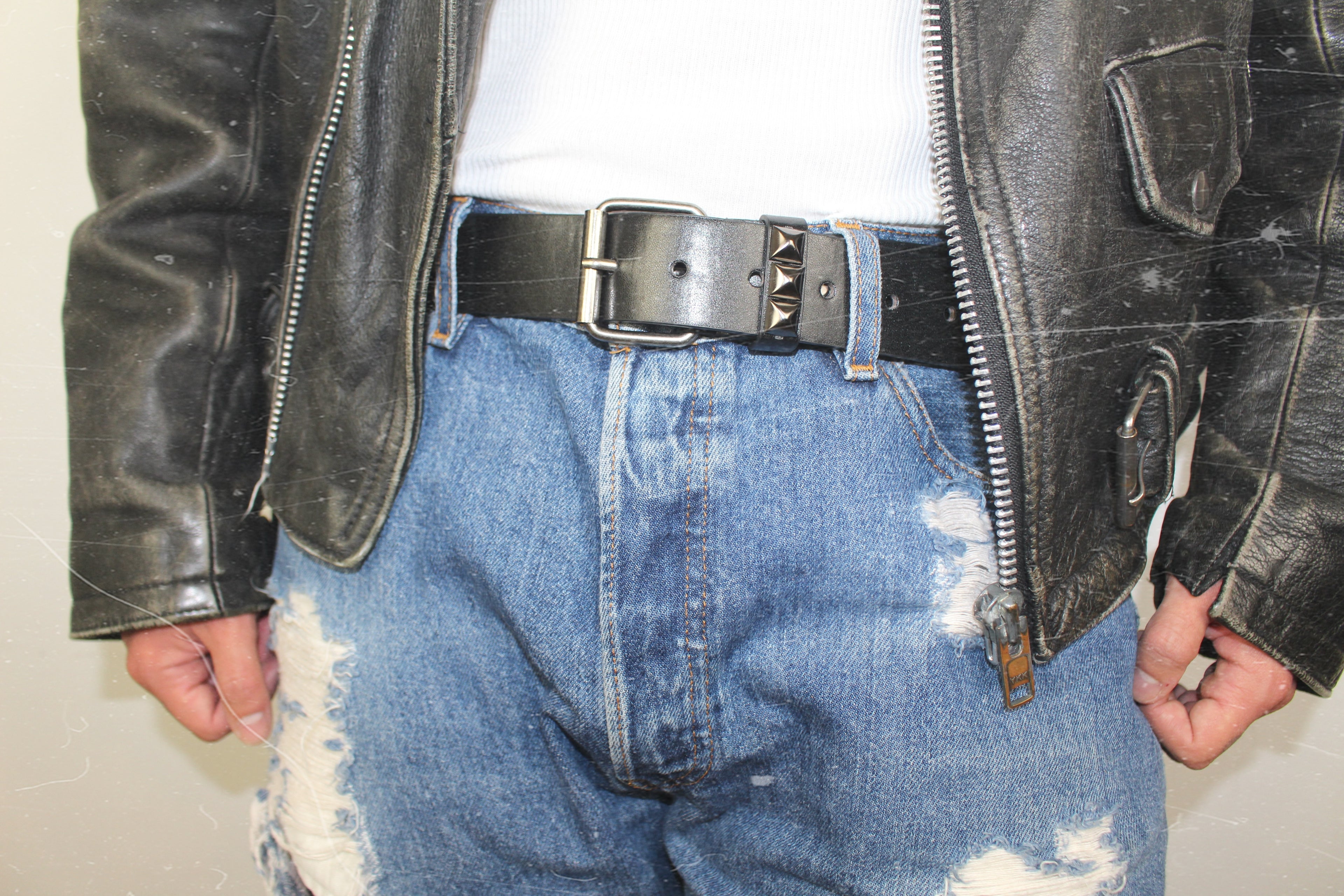 studded belt | pyramiden nietengürtel