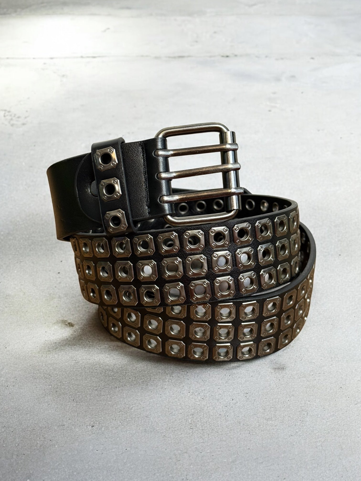 studded belt | nietengürtel