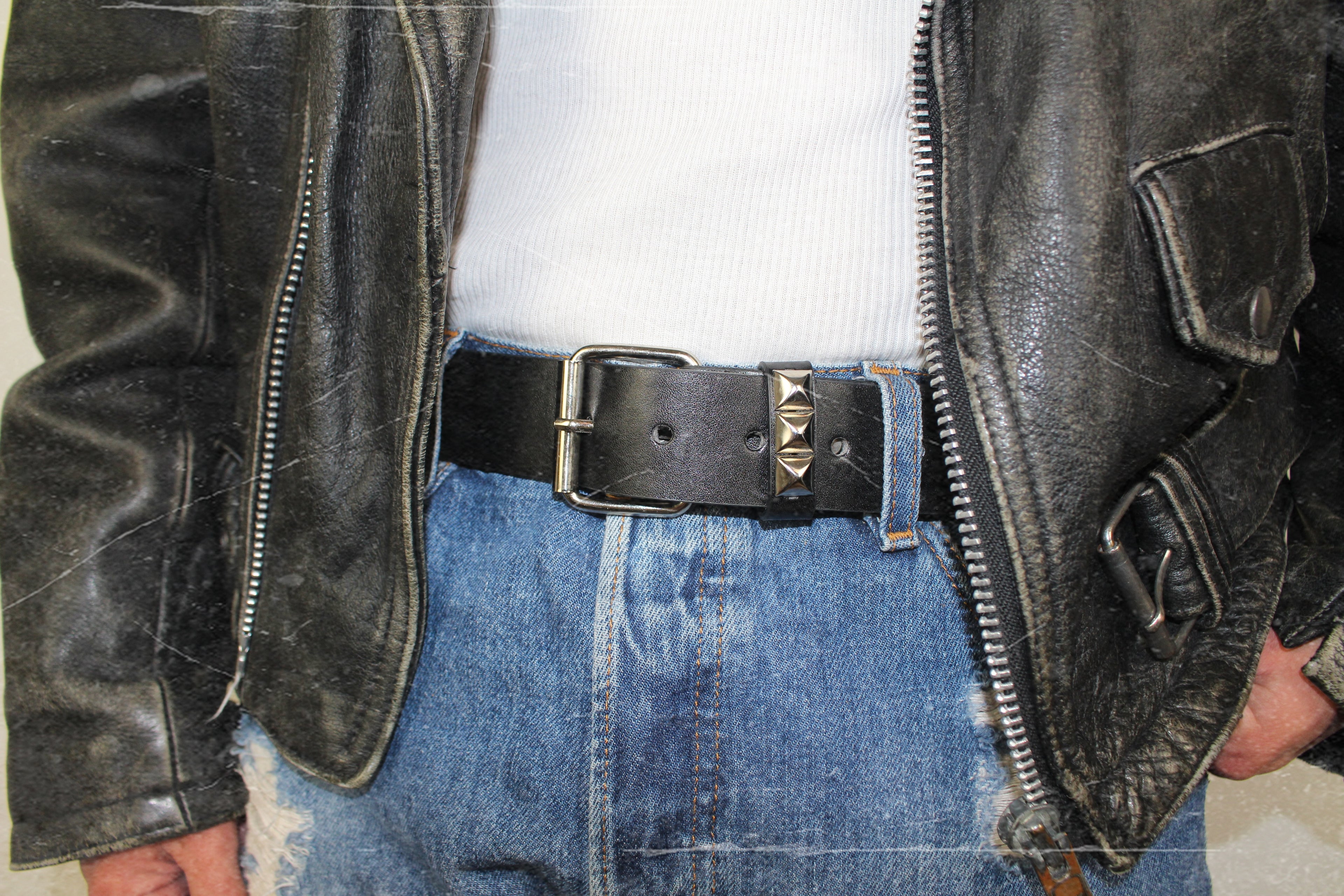 studded belt | pyramiden nietengürtel