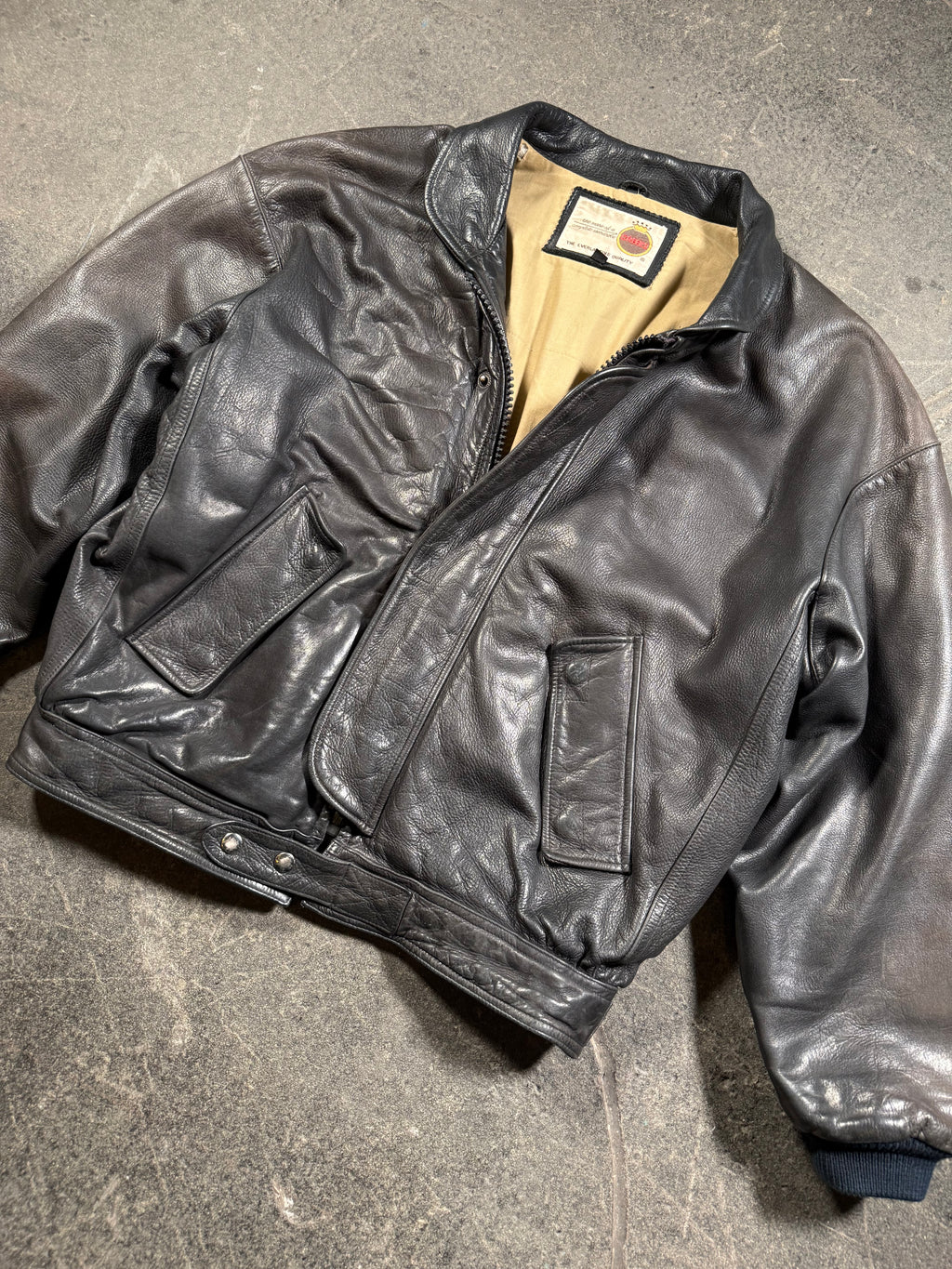 Veste en cuir vintage | Blouson aviateur en cuir vintage | Effet usé | Coupe courte | Années 80 / 90 | L