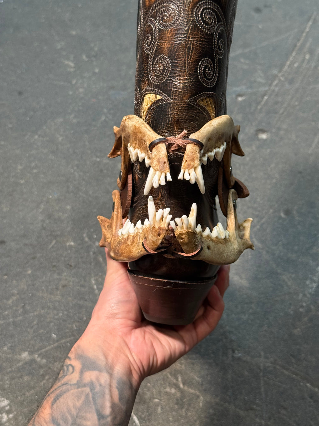 handmade coyote bite jaw spur straps set | kojoten kiefer biss stiefelriemen set