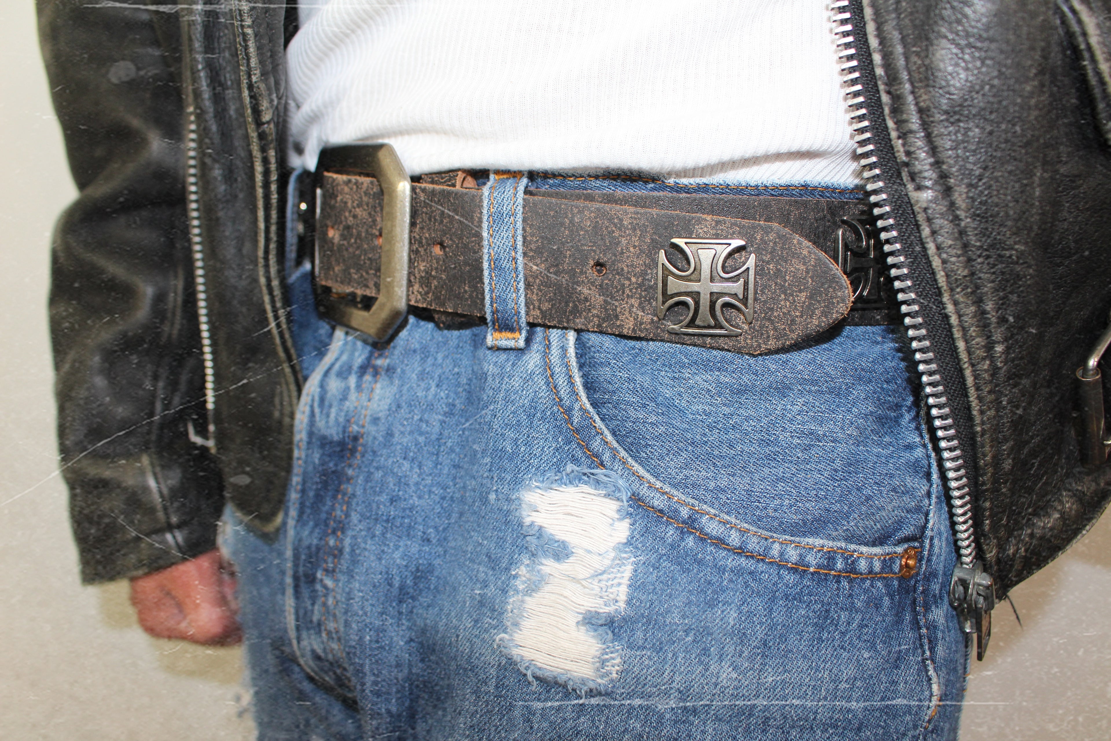 iron cross & skull leather belt | handmade | vintage look