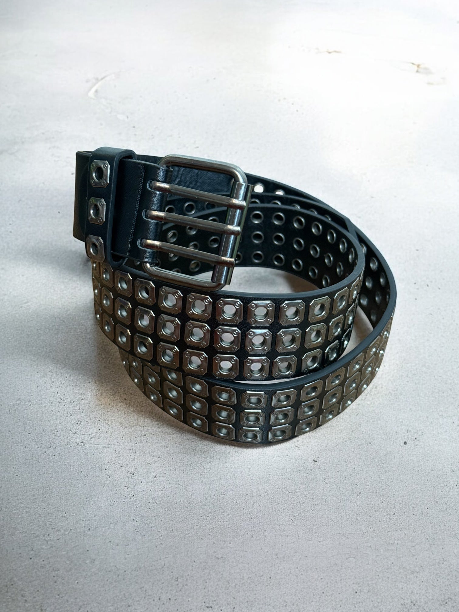 studded belt | nietengürtel