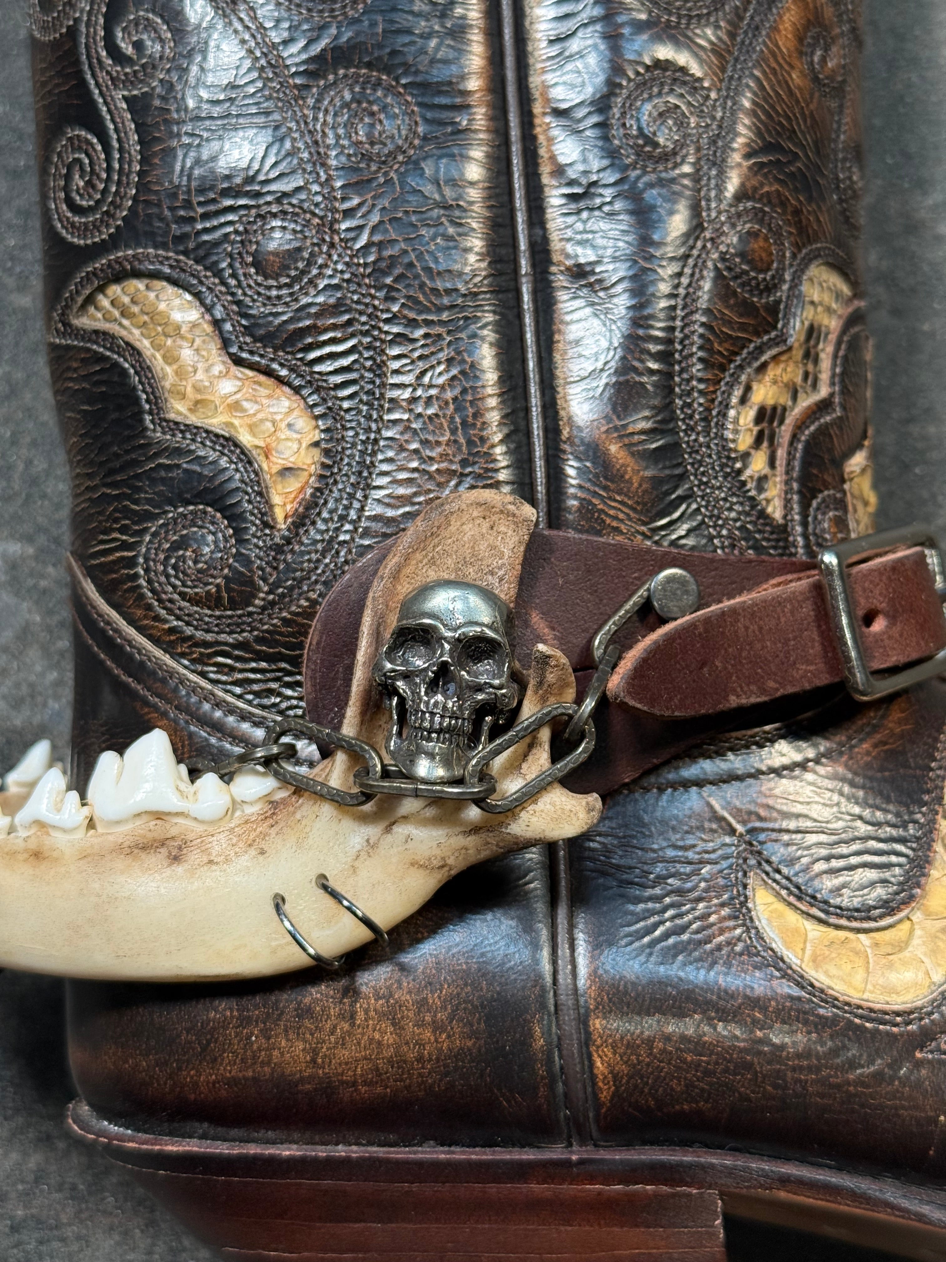 handmade coyote jaw spur straps & skull set | kojoten kiefer & totenkopf stiefelriemen set
