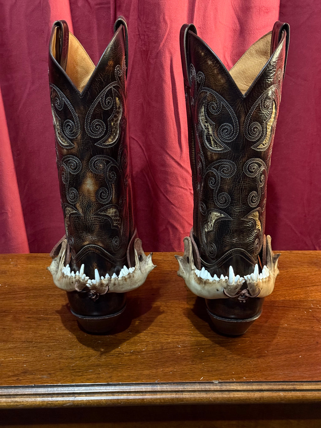 handmade coyote jaw spur straps set | kojoten kiefer stiefelriemen set