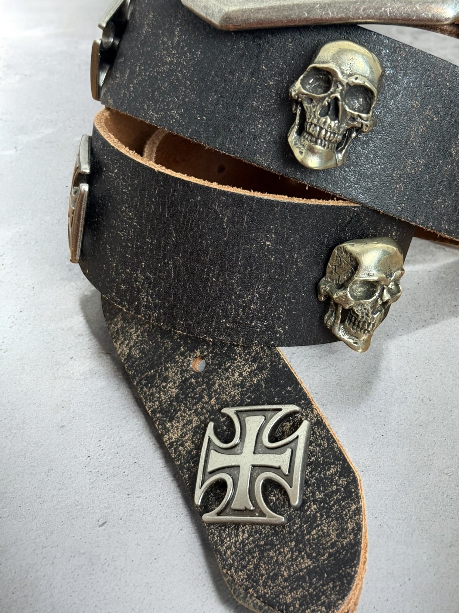 iron cross & skull leather belt | handmade | vintage look