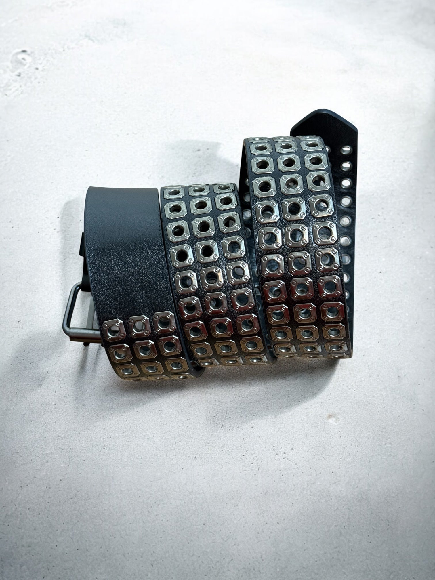 studded belt | nietengürtel