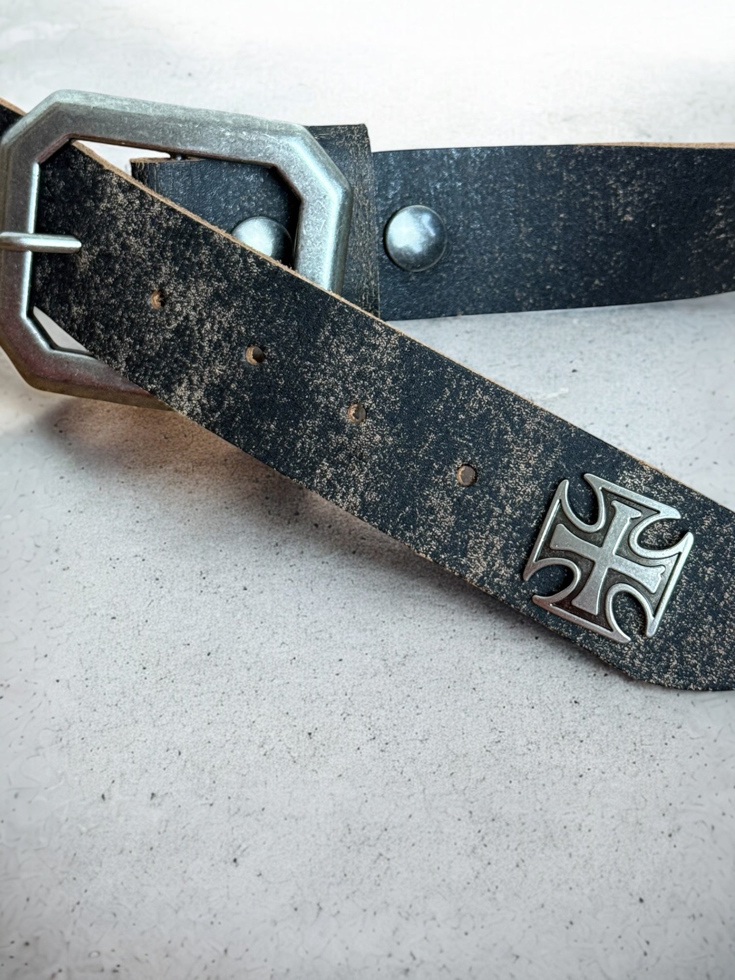iron cross & skull leather belt | handmade | vintage look