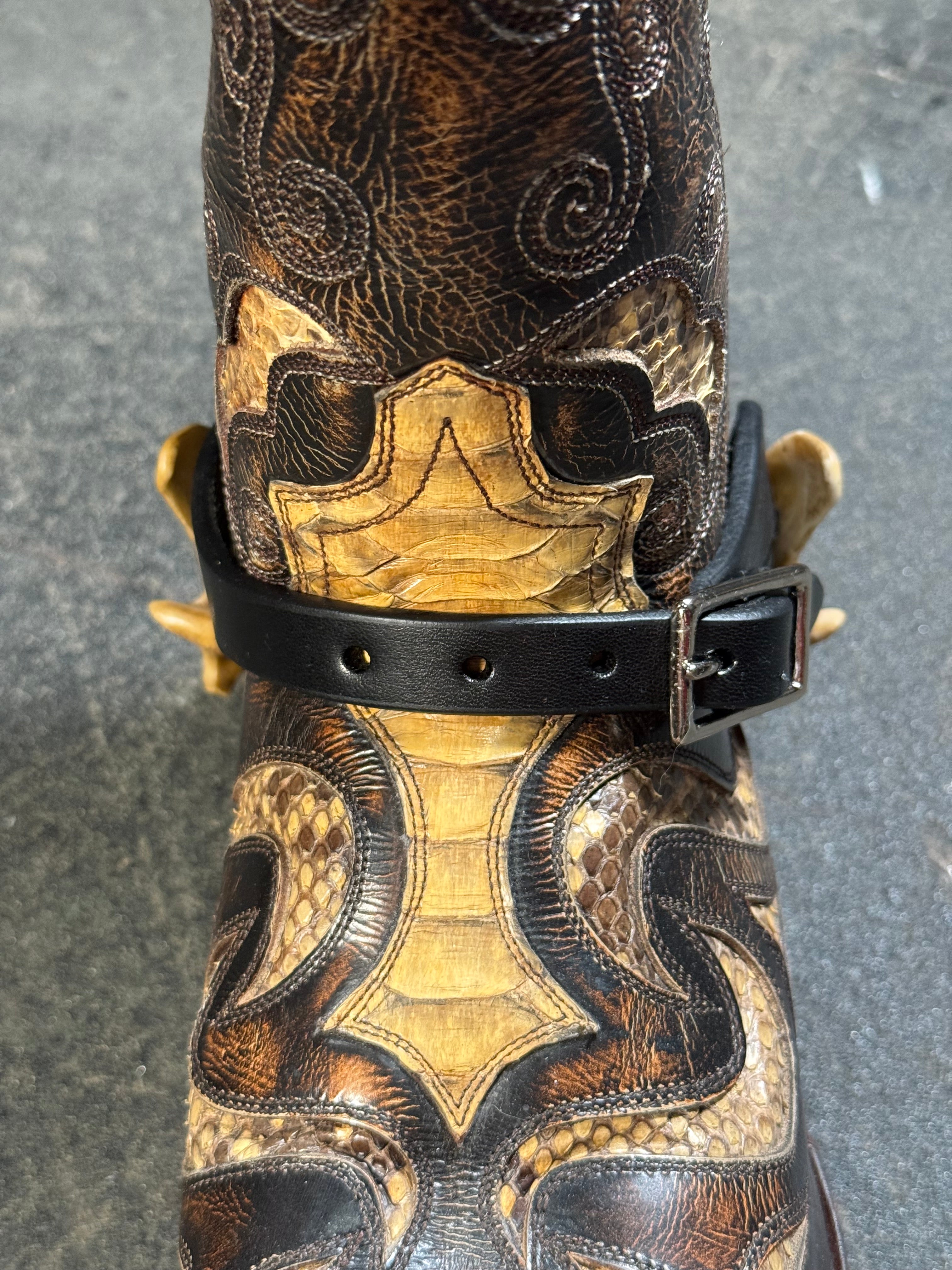 handmade coyote jaw spur straps set | kojoten kiefer stiefelriemen set